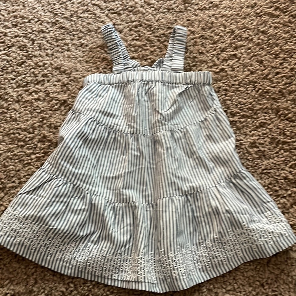 New without tags, never worn or washed. Old Navy 18-24 month sundress